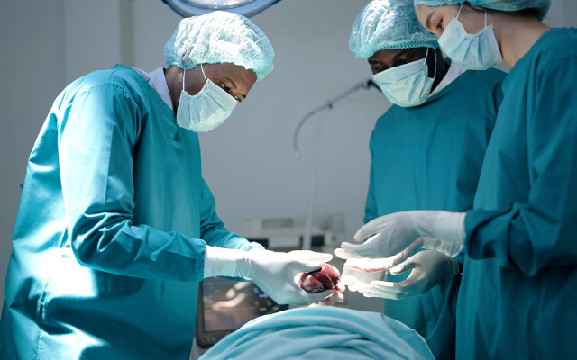 Traitement invasif ou conservateur des seniors avec SCA sans élévation du ST : une méta-analyse des données patients