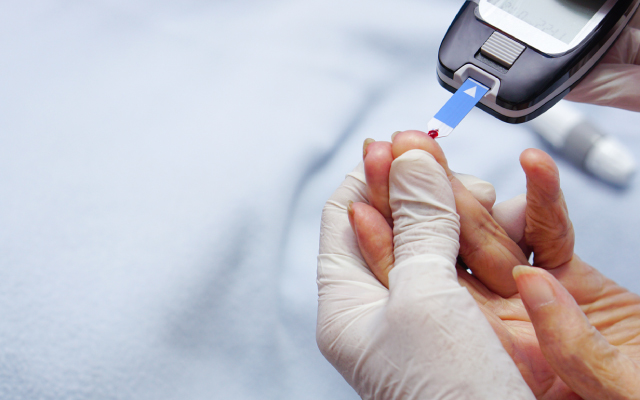 Impact sur les vnements cardiovasculaires et rnaux d'un traitement par agoniste du rcepteur du peptide 1 apparent au glucagon dans le diabte sucr de type 2 et la maladie rnale chronique