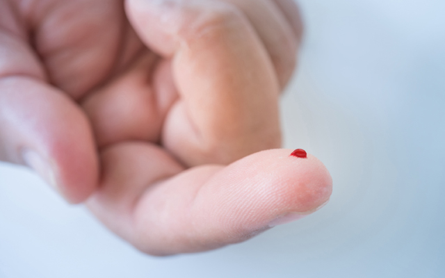 valuation de l'efficacit de la mesure continue du glucose associe  des principes griatriques chez des personnes ges atteintes de diabte de type 1 : rsultats d'une tude randomise