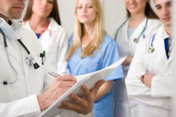 A la unePembrolizumab avec ou sans chimiothrapie dans le carcinome pidermode tte et cou rcidivant ou mtastatique : suivi  5 ans de l'tude de phase III randomise KEYNOTE-048