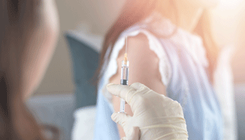 Vaccin vivant contre le zona ; l'efficacité diminue avec le temps